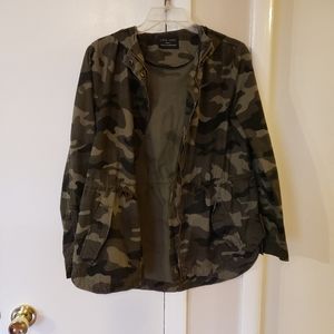 Camo jacket by love tree size small